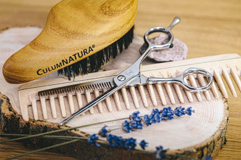 Friseurscheere mit Naturhaarbuerste Culumnatura Anke Zönnchen Naturfriseur Hairliche Zeit